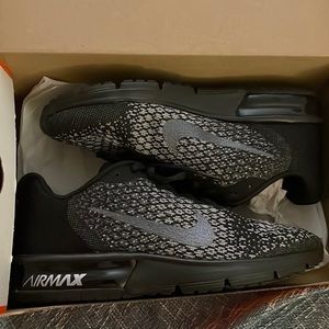 Nike Air Max Sequent 2 - Never Worn